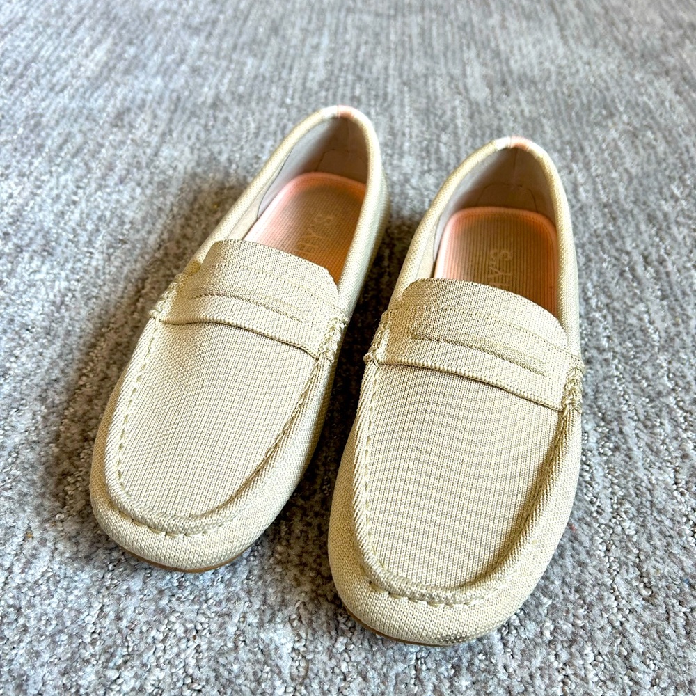 Rothys Women’s The Driver Loafer in sesame- like new! Size 7.5